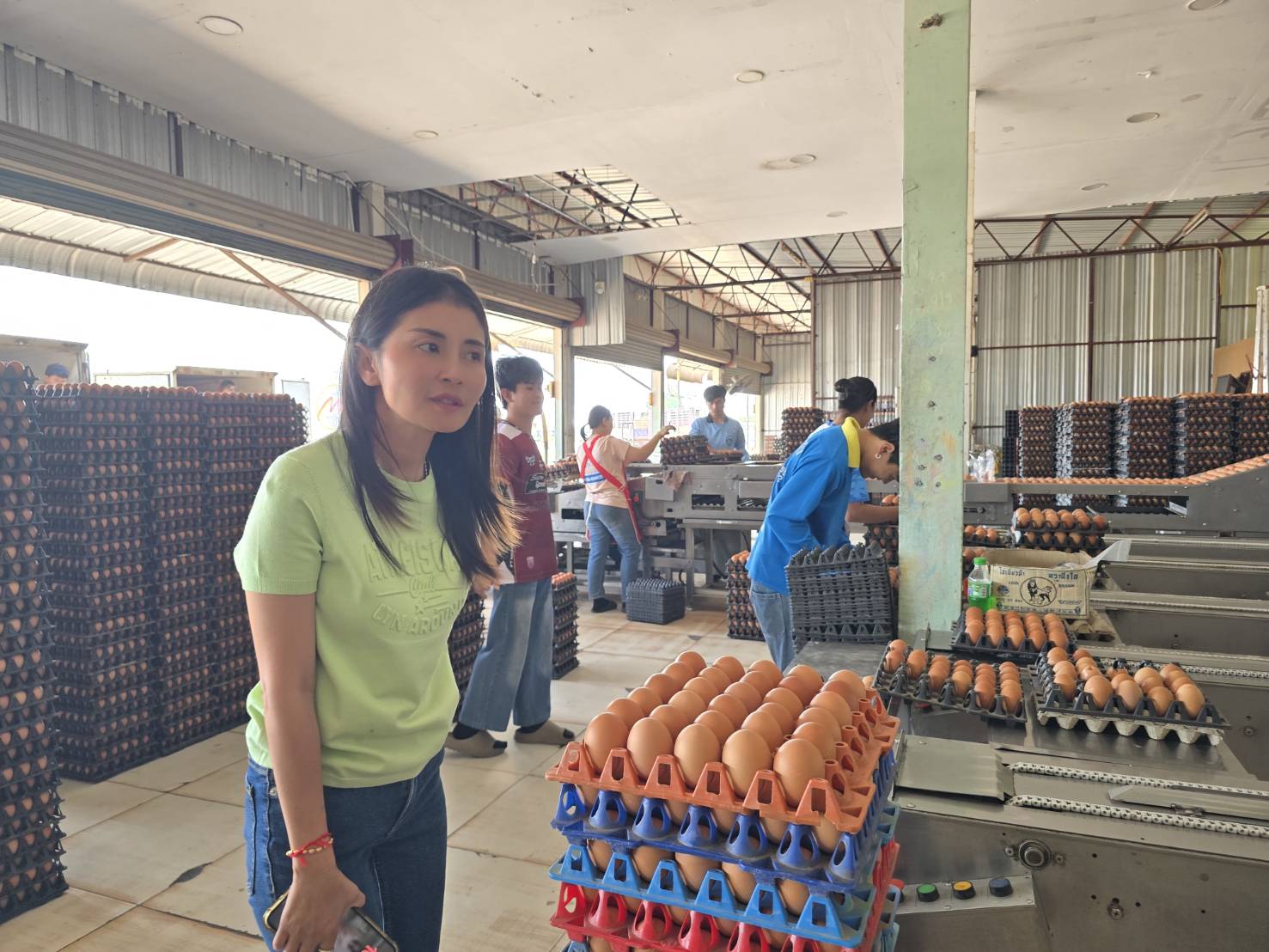 ผู้ประกอบการไข่ไก่สด ที่ จ.อุบลฯ ยังคงจำหน่ายไข่ไก่ตามกลไกราคาท้องตลาด 