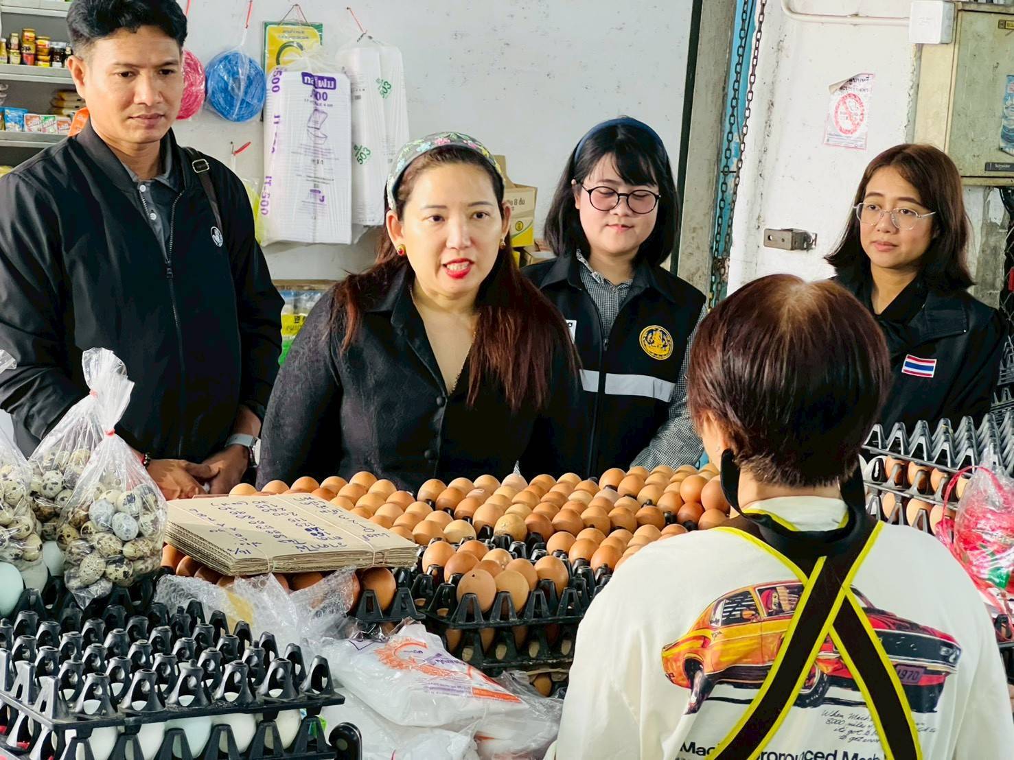 อุบลฯ ติดตามการจำหน่ายสินค้าอุปโภค-บริโภค และน้ำมันเชื้อเพลิง คุ้มครองผู้บริโภค