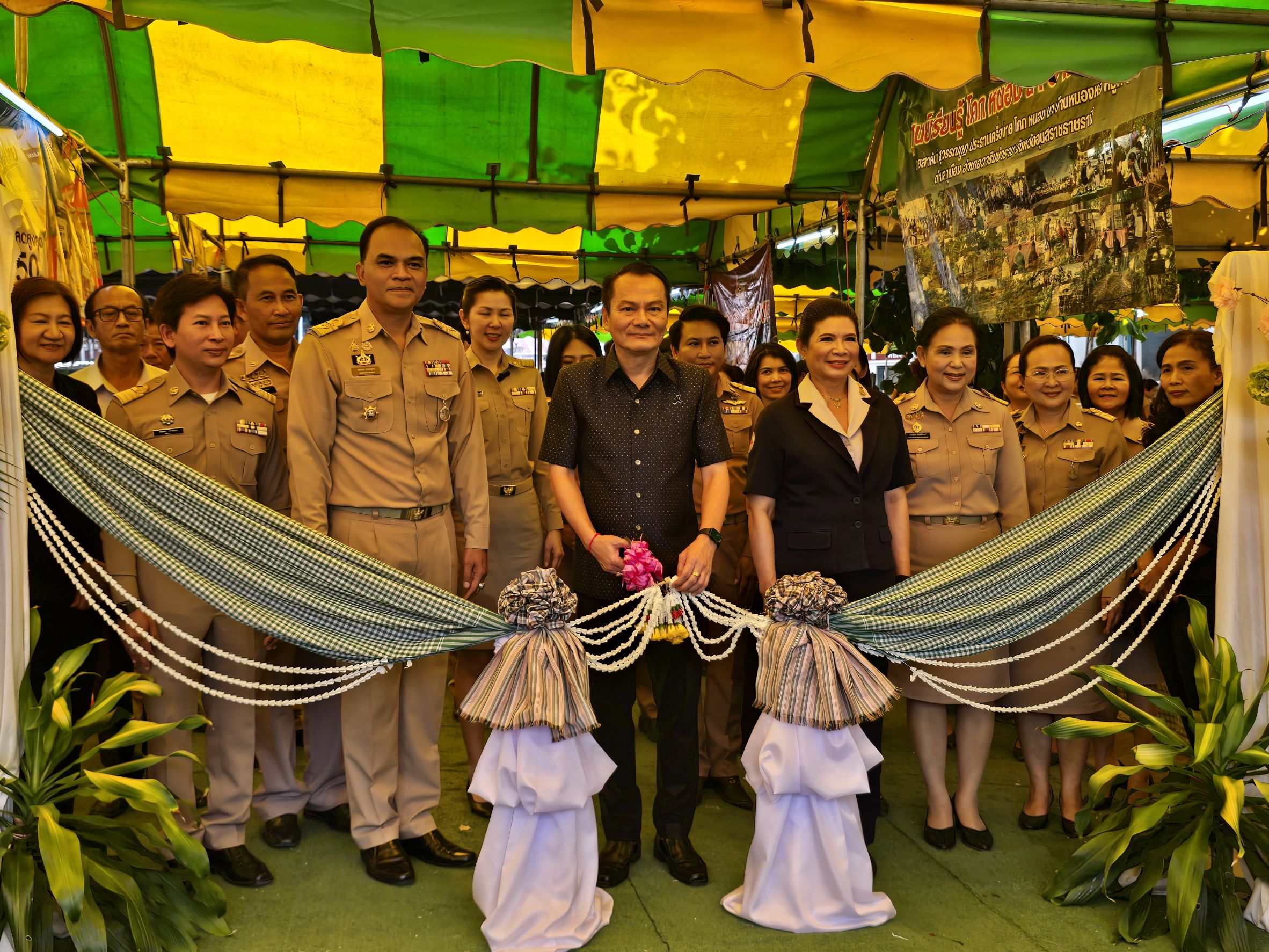 คึกคัก อุบลฯ Kick-off เปิดตัวการจำหน่ายสินค้า &ldquo;ไทยช่วยไทย&rdquo; 