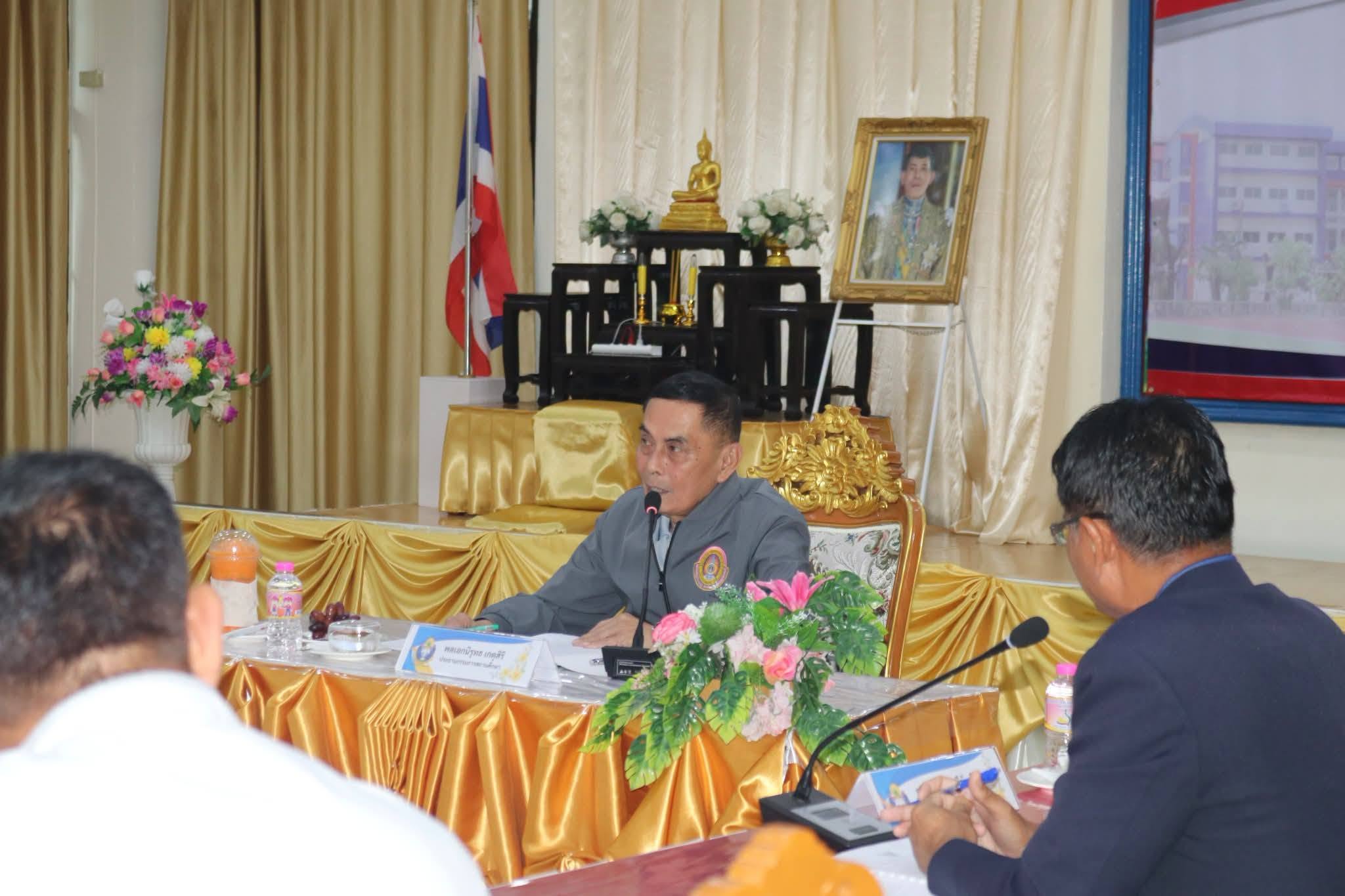 คณะกรรมการสถานศึกษาฯ ชื่นชมผลงาน รร.กีฬาจังหวัดอุบลฯ 